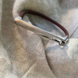 Artsy Unique Leather Bracelet Bracelet with Unique Silver Tone Design